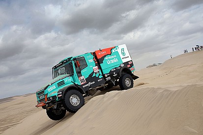 Villagra asciende al segundo de la general en camiones del Dakar