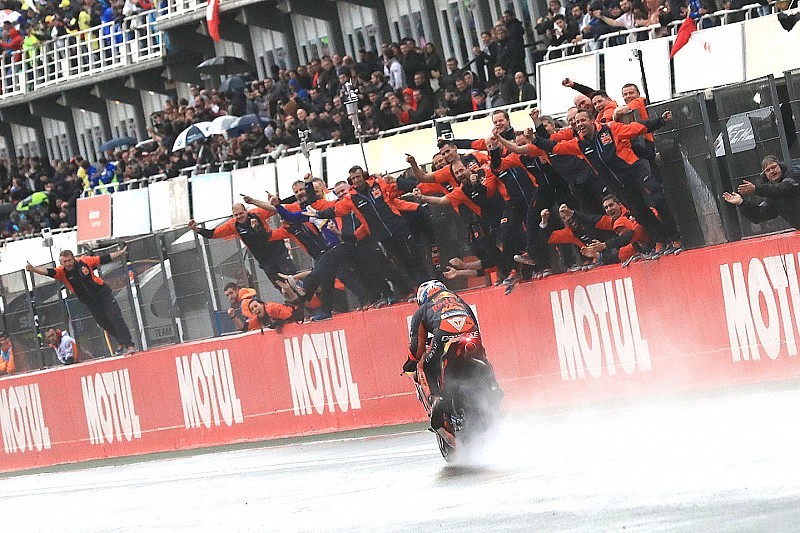 Pol Espargaró: “La última vuelta ha durado un año”