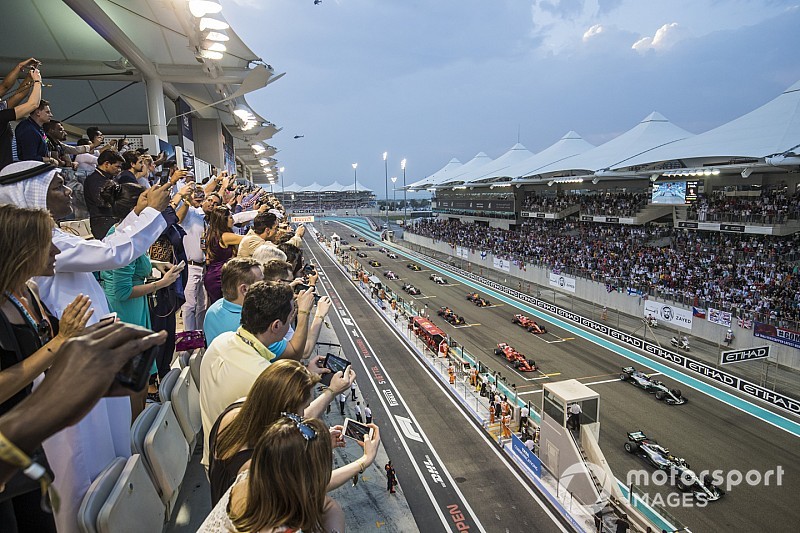VÍDEO: Compositor rege tema da F1 com orquestra ao vivo