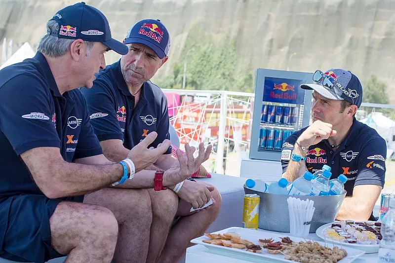 #300 X-Raid Mini JCW Team: Carlos Sainz, #304 X-Raid Mini JCW Team: St&eacute;phane Peterhansel, #308 X-Raid Mini JCW Team: Cyril Despres