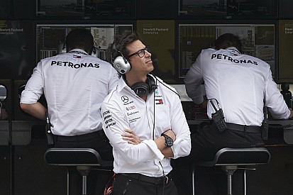 Wolff says he will not interfere in Mercedes strategy calls