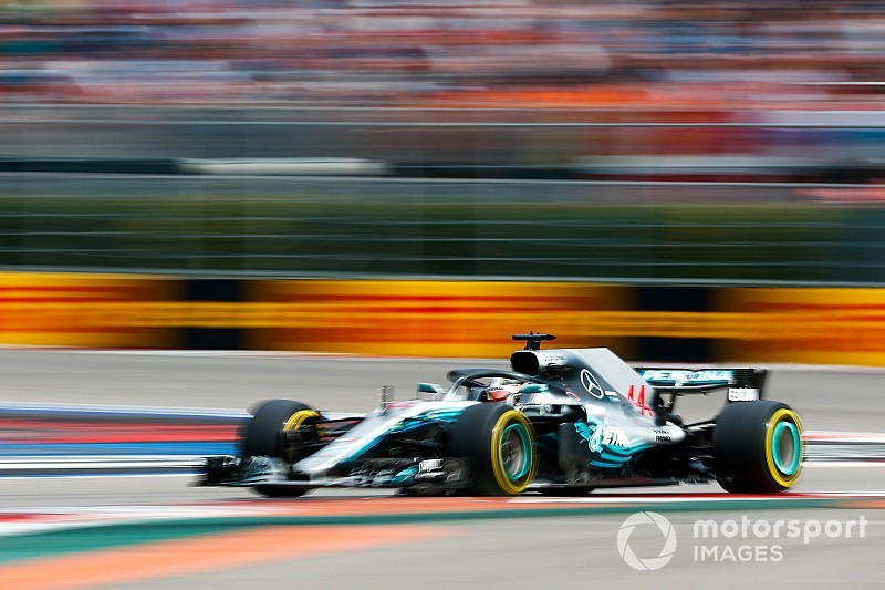 Hamilton wint en loopt uit: