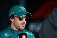 Alonso: Aston Martin se enfrenta a un "periodo complicado" en su pr&oacute;ximo paso en la F1