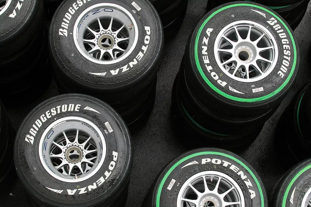 Neum&aacute;ticos Bridgestone.
Campeonato del Mundo de F&oacute;rmula Uno, Rd 15, Gran Premio de Singapur, Preparativos, Marina Bay Street Circuit, Singapur, jueves 23 de septiembre de 2010.
