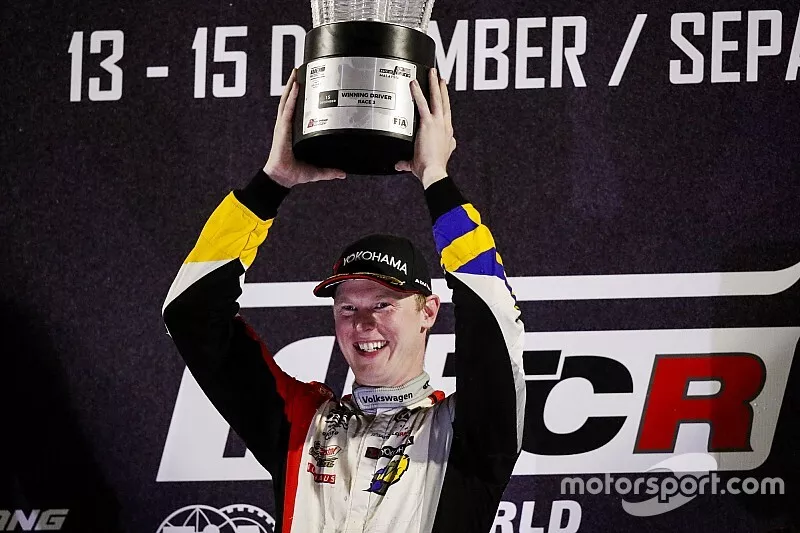 Podium: Race winner Johan Kristoffersson, SLR Volkswagen Volkswagen Golf GTI TCR