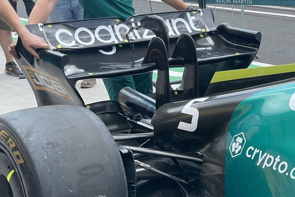 Aler&oacute;n trasero del Aston Martin AMR22