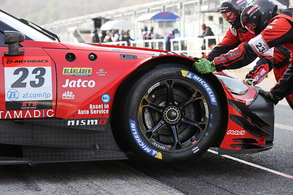 #23 MOTUL AUTECH Z