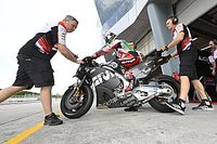 Rins: "Mi contrato dice que las piezas nuevas ir&aacute;n para el piloto mejor clasificado"