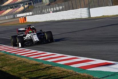 Giovinazzi lidera la mañana del martes en Barcelona