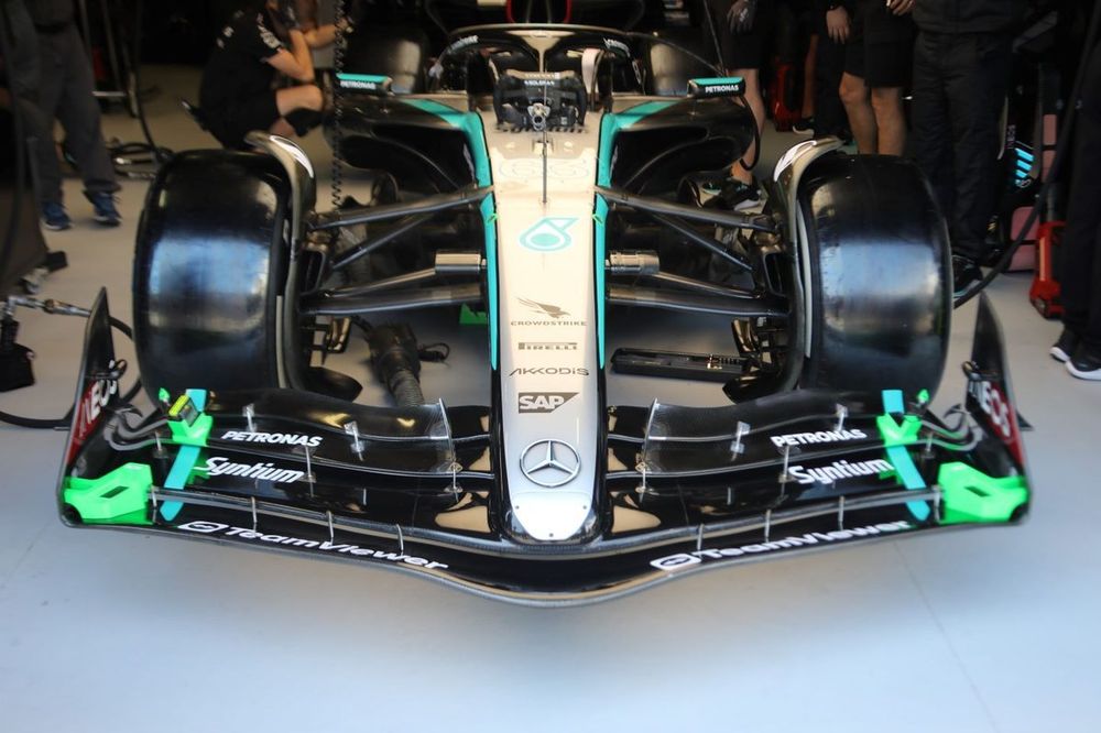 Mercedes abandons legality trick front wing amid F1 upgrade push