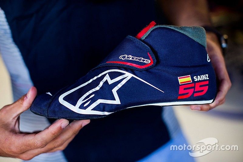 Carlos Sainz Jr., Scuderia Toro Rosso Alpinestars botas
