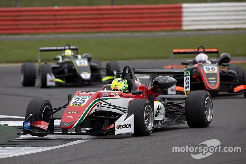 FIA F3: Schumacher egy megpördülést követően a 18. lett