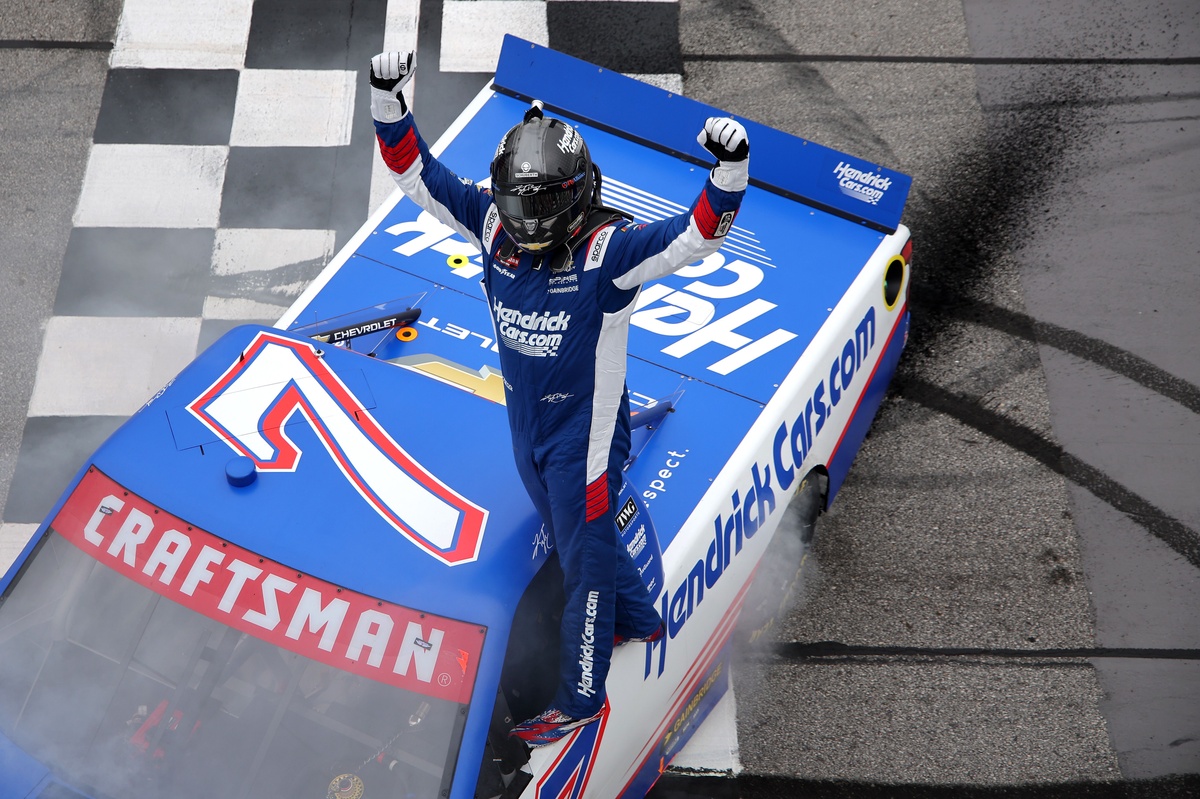 Kyle Busch wins third straight Atlanta NASCAR Truck race with late charge