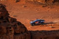 Nani Roma roza la victoria en un d&iacute;a "estresante" y de "muchas alarmas"