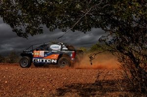Sertões: Spinelli vence especial nos carros e Schareina lidera com sobra nas motos