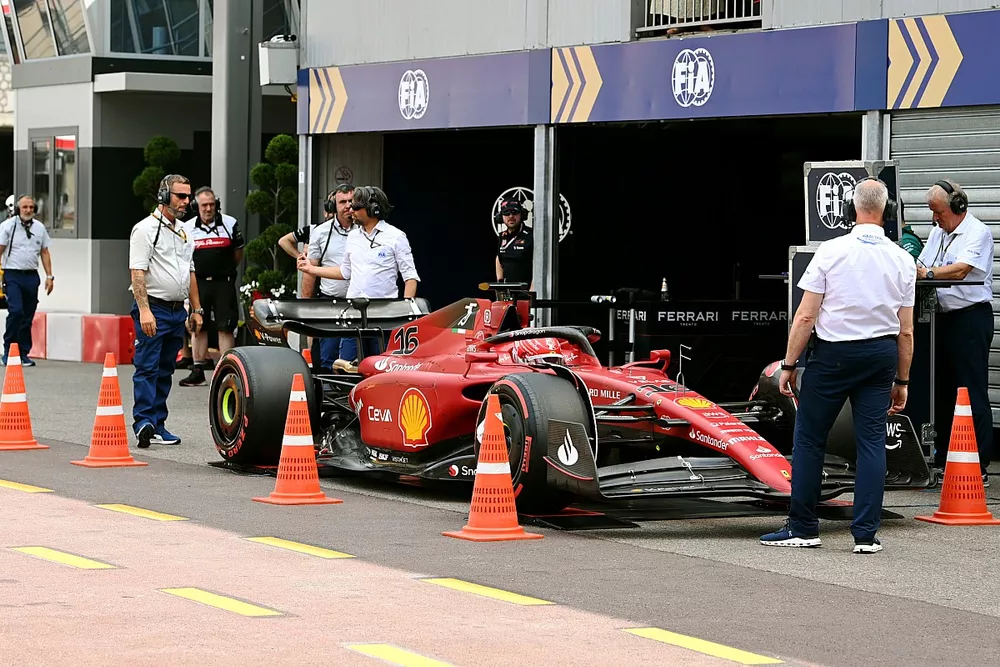 Charles Leclerc, Ferrari F1-75 es pesado