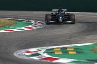 Mercedes F1 lidera una FP2 en Italia con susto de Sainz