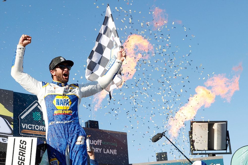 Race winner Chase Elliott, Hendrick Motorsports, Chevrolet Camaro