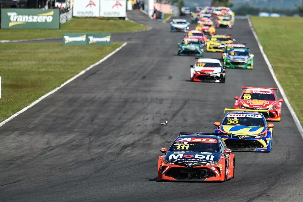 Rubens Barrichello wins at Goi&acirc;nia