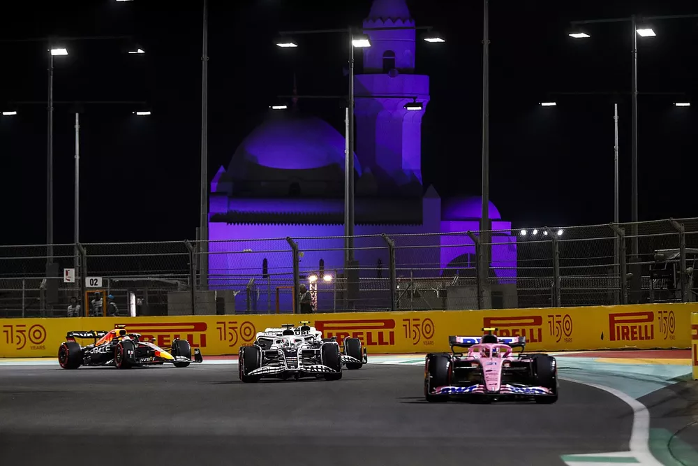Esteban Ocon, Alpine A522, Pierre Gasly, AlphaTauri AT03, Yuki Tsunoda, AlphaTauri AT03, Sergio P&eacute;rez, Red Bull Racing RB18