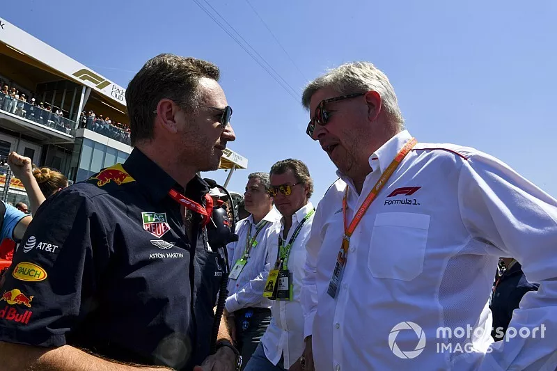 Christian Horner, Team Principal, Red Bull Racing and Ross Brawn, Managing Director of Motorsports, FOM on the grid