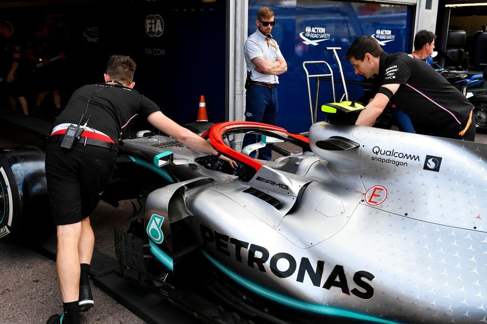 Halo safety device on the Mercedes AMG F1 W10 is painted red in honour of Niki Lauda