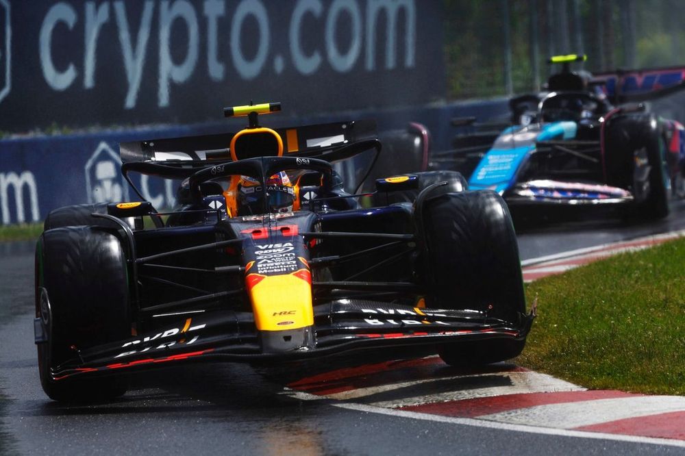 Sergio Perez, Red Bull Racing RB20, Pierre Gasly, Alpine A524