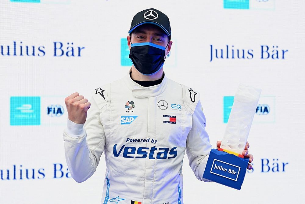 Pole man Stoffel Vandoorne, Mercedes-Benz EQ, with the Julius Baer Pole Position Award
