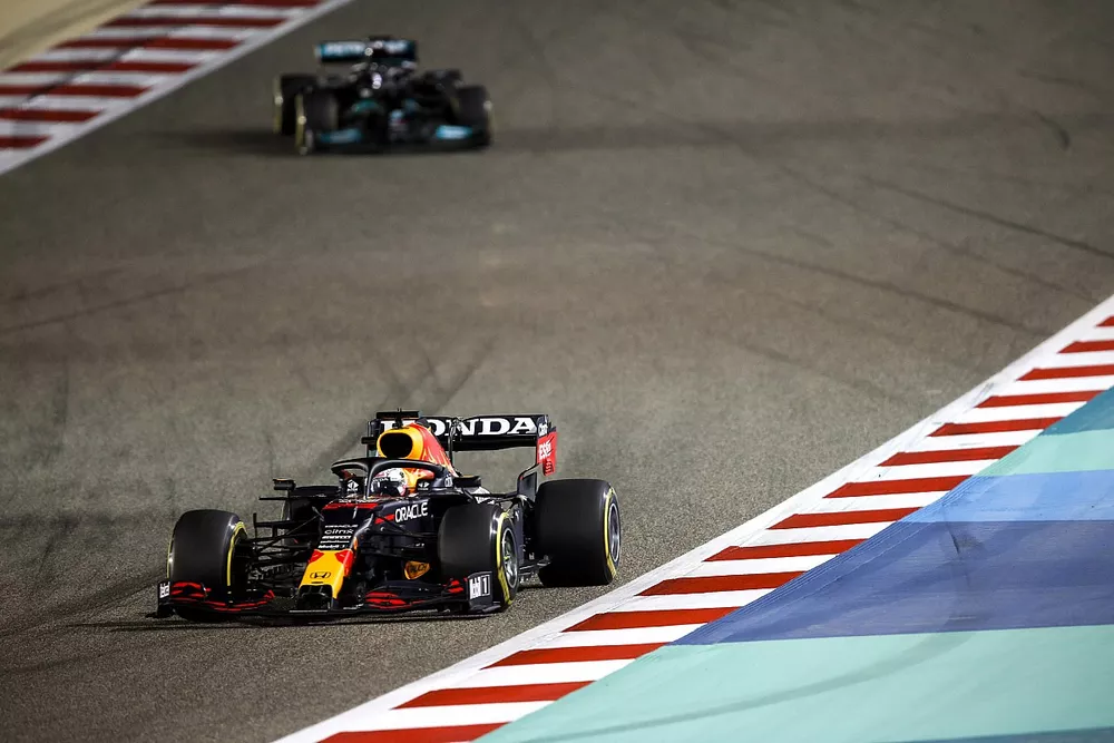 Max Verstappen, Red Bull Racing RB16B, Lewis Hamilton, Mercedes W12