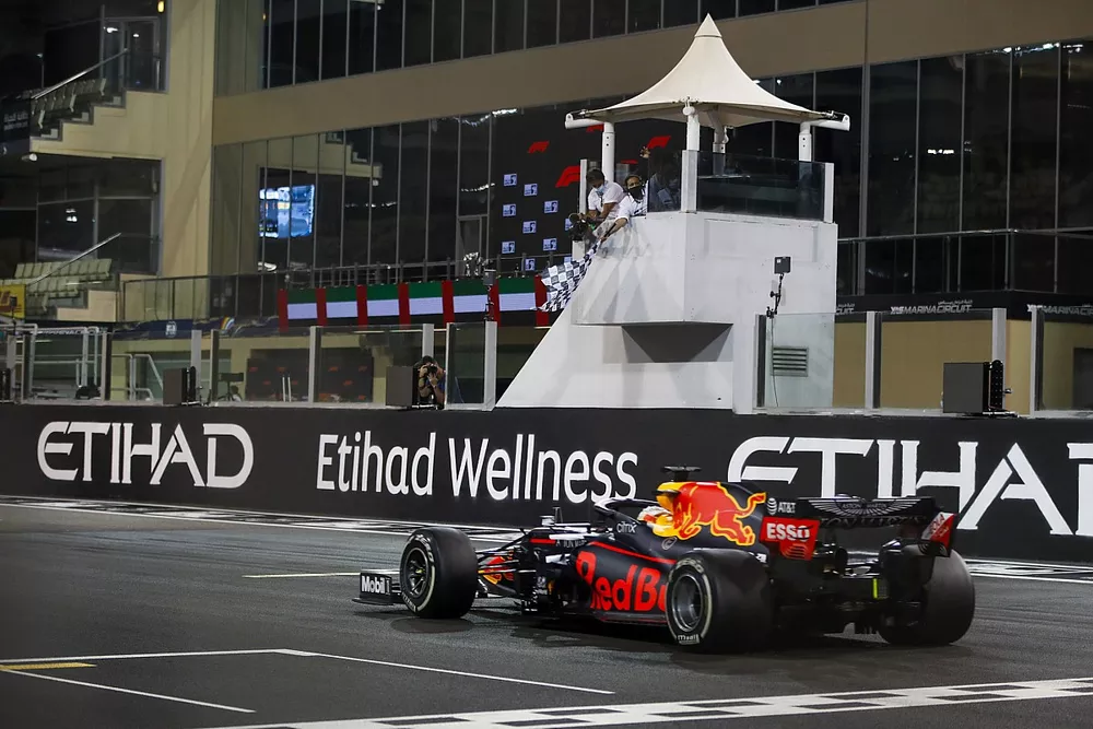 Max Verstappen, Red Bull Racing RB16, 1st position, takes the chequered flag