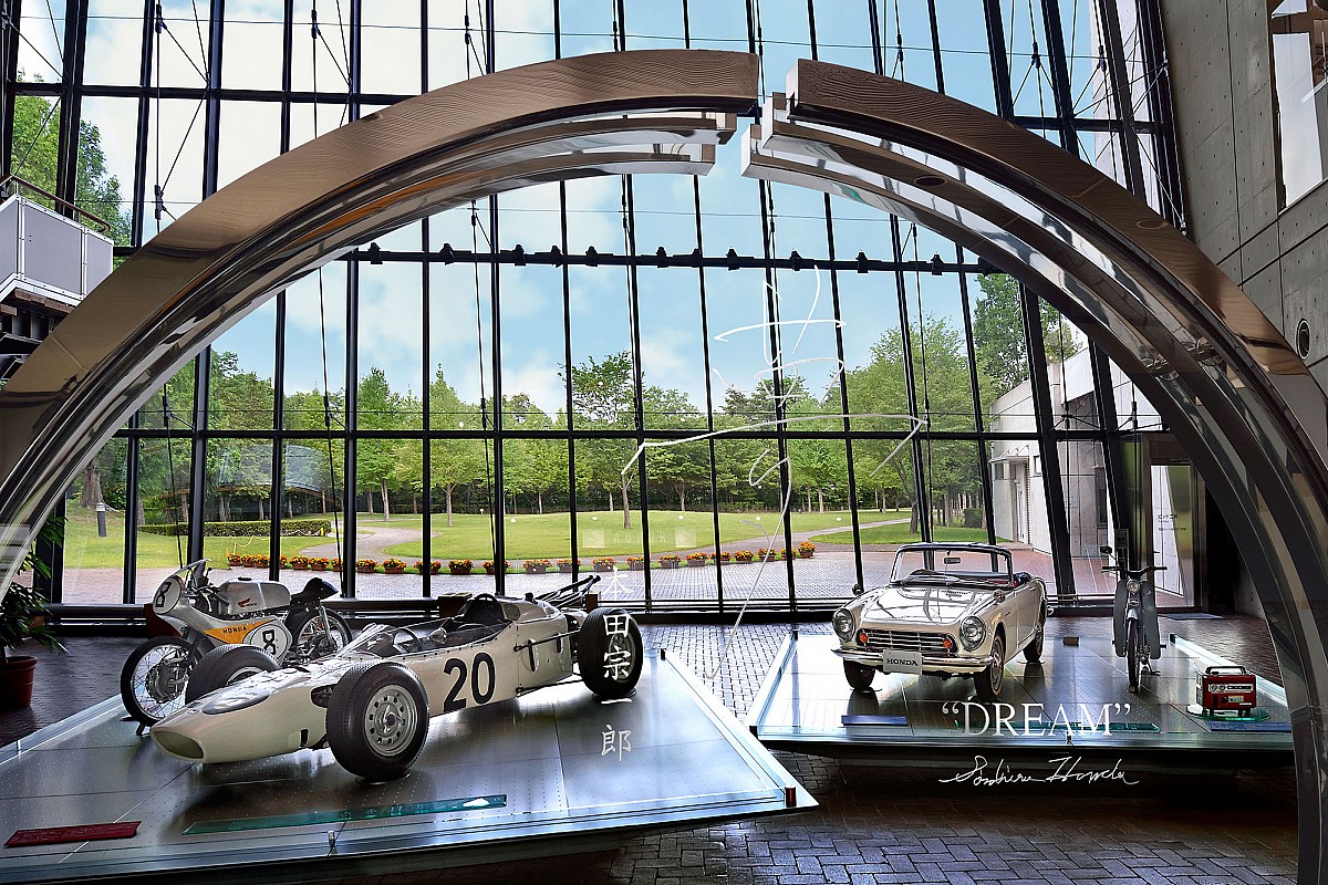洋書　シャパラルのレーシングカー【30周年記念 写真集】カンナム F1等　豪華本 Yahoo!オークション - 洋書 Can-Am(カンナム)のレーシングカー