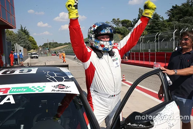 Il vincitore Enrico Bettera, Audi RS3 LMS-TCR, Pit lane Competizioni