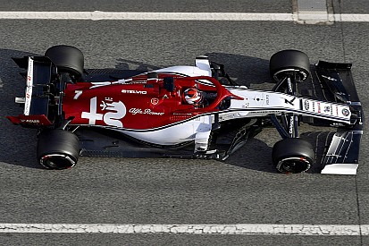 Onboard videó Räikkönen köréről Barcelonából: tapad az Alfa Romeo