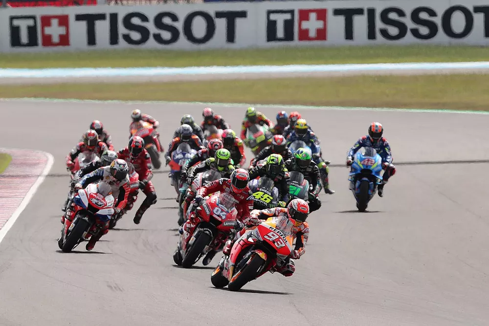 Marc M&aacute;rquez y Repsol Honda Team lideran la salida de la carrera