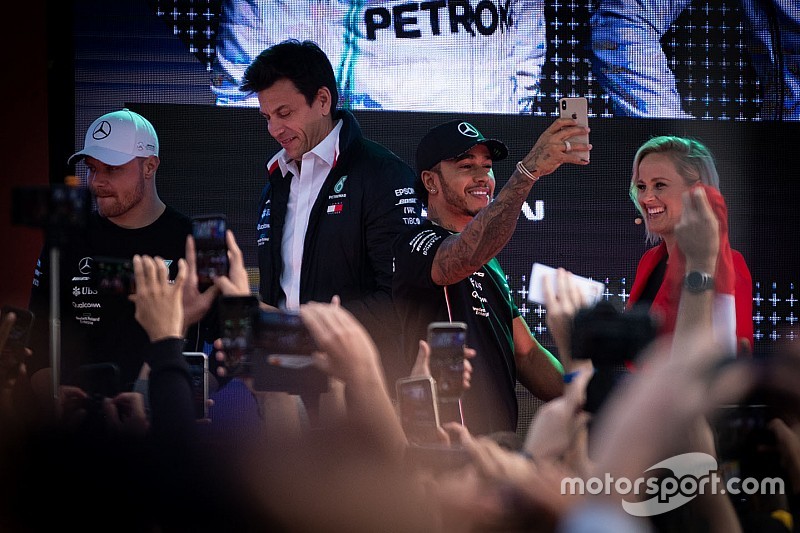 Wolff, Lauda’nın “mümkün olduğunca çabuk” geri dönmesini istiyor