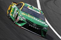 Jones lidera la práctica de Charlotte y Suárez en 13º