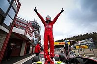 Alfonso Celis gana la primera carrera en Spa 