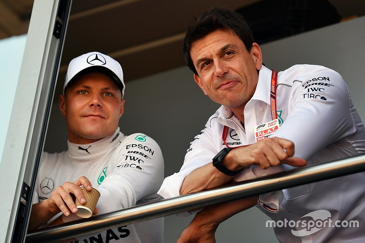 La pole de Bottas dificulta posibles órdenes de equipo en Mercedes