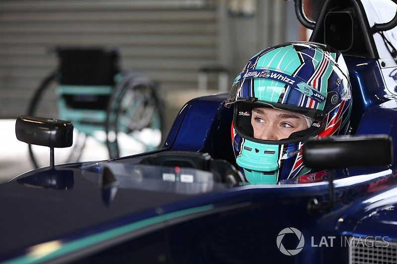 Billy Monger en su coche de carreras regreso a probar el Carlin MSV F&oacute;rmula 3