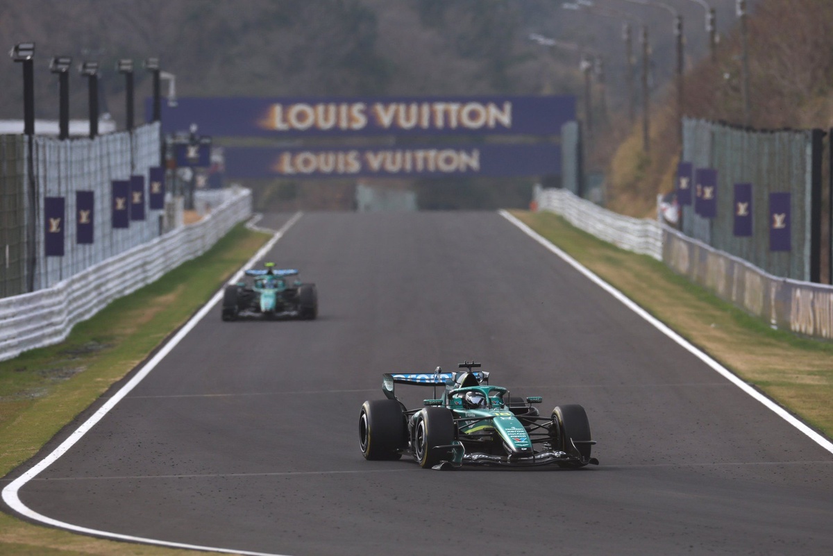Definen a Aston como "uno de los mayores fracasos" que obliga a Alonso a ser 'probador'