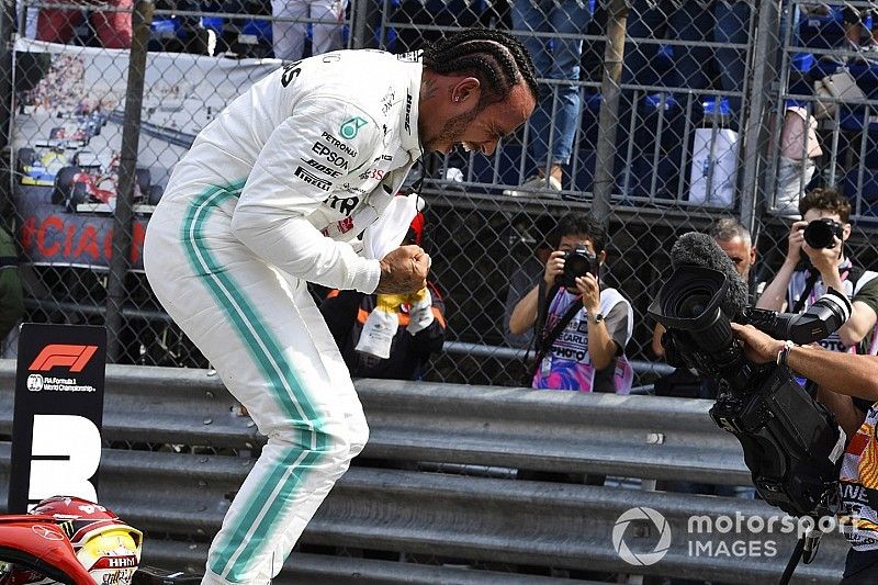 Ganador de la pole position Lewis Hamilton, Mercedes AMG F1