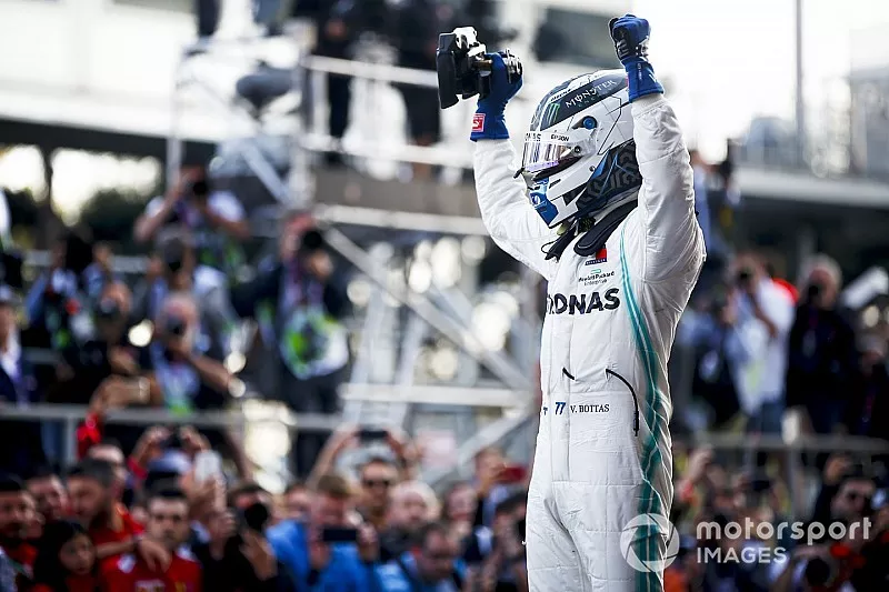 Le vainqueur Valtteri Bottas, Mercedes AMG F1