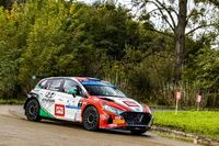 Liderzy nie zwalniają