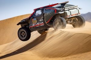 Cristina Guti&eacute;rrez se retira y Nani Roma con problemas en Ford