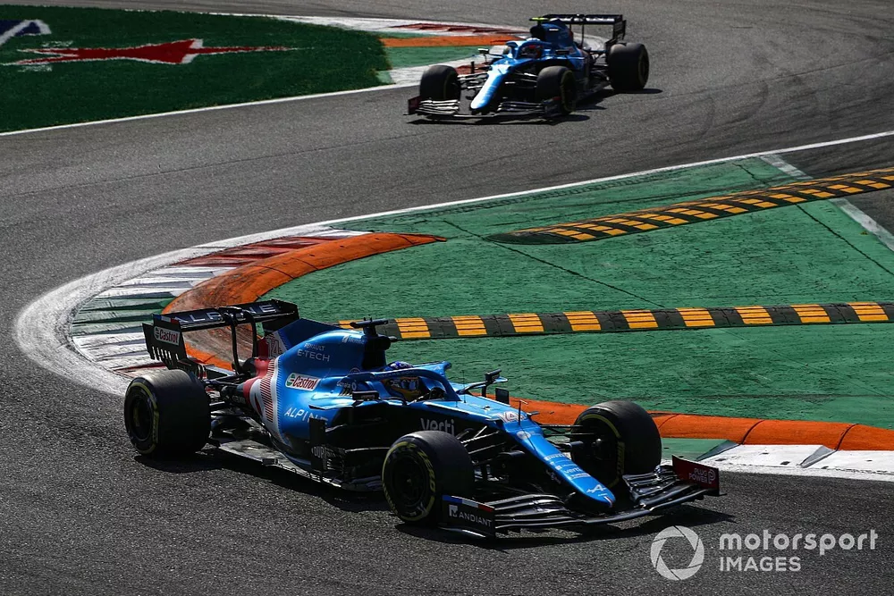 Fernando Alonso, Alpine A521, Esteban Ocon, Alpine A521