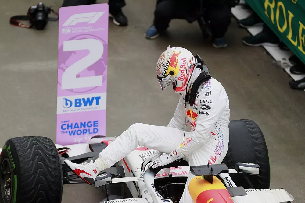 Max Verstappen, Red Bull Racing, 2ª posición, llega al Parc Ferme