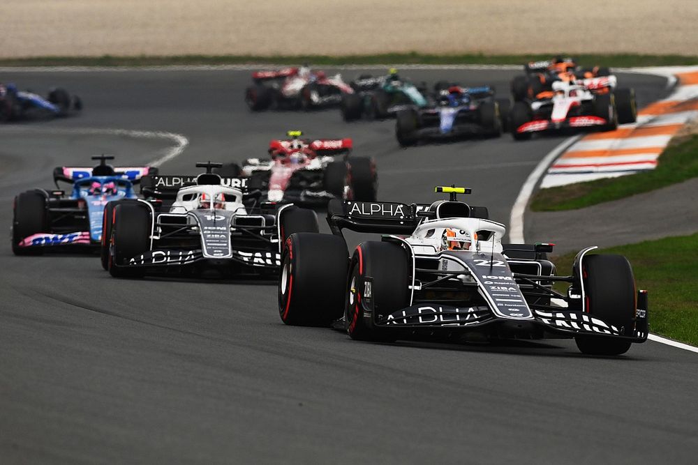 Yuki Tsunoda, AlphaTauri AT03, Pierre Gasly, AlphaTauri AT03