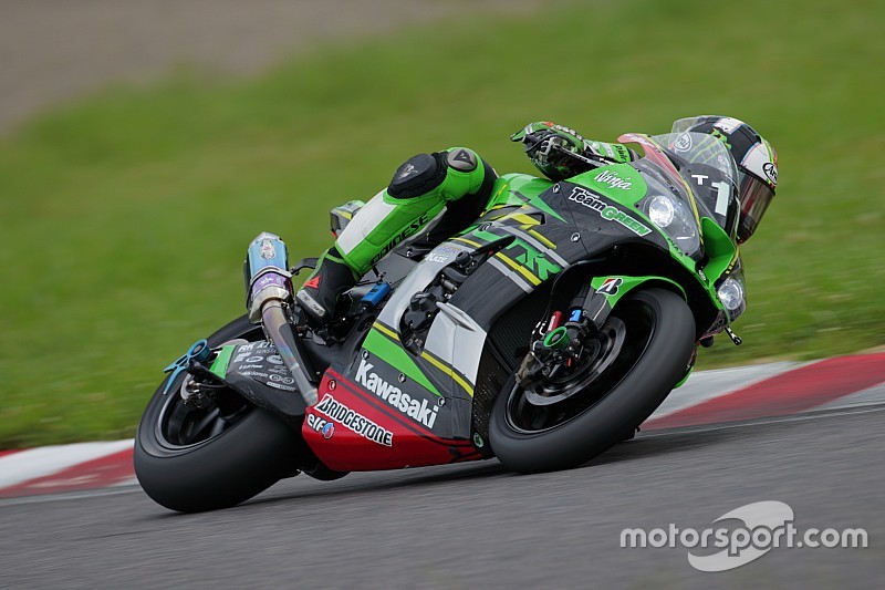 Team GREENがまさかの転倒、レース後半は大荒れの展開に