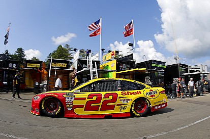 Logano manda en la práctica final en Michigan y Suárez en 12°