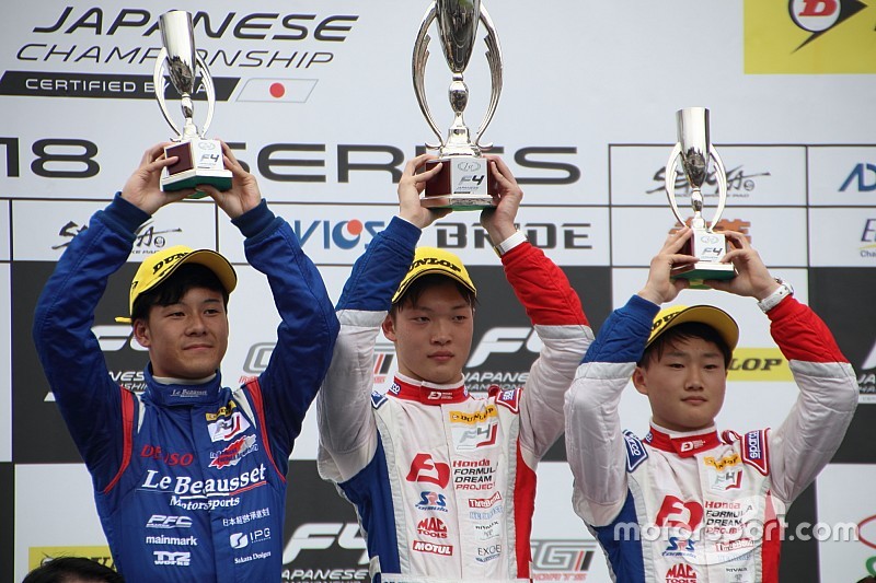 タイヤ選択大成功の佐藤蓮にまさかのペナルティ。名取鉄平が今季2勝目
